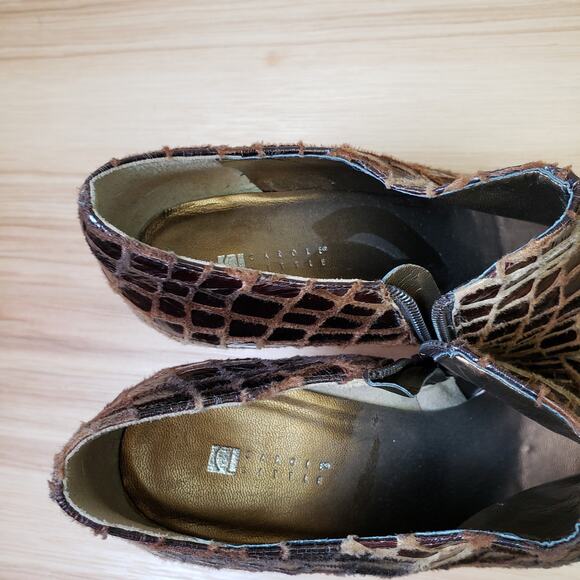 Carole Little Women's 8.5 Pointed Toe Pump Heel Booties Brown Textured Leather - Picture 10 of 11